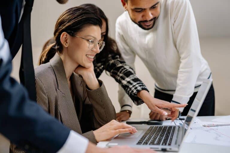 The Importance of B2B Influencers on LinkedIn for Brand Growth and Enhanced Credibility